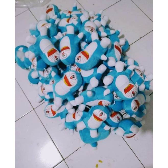 boneka Doraemon mini