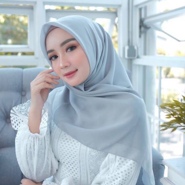 [COD] Bella Square Jilbab Segi Empat Variasi A Double Hycon-Light Grey