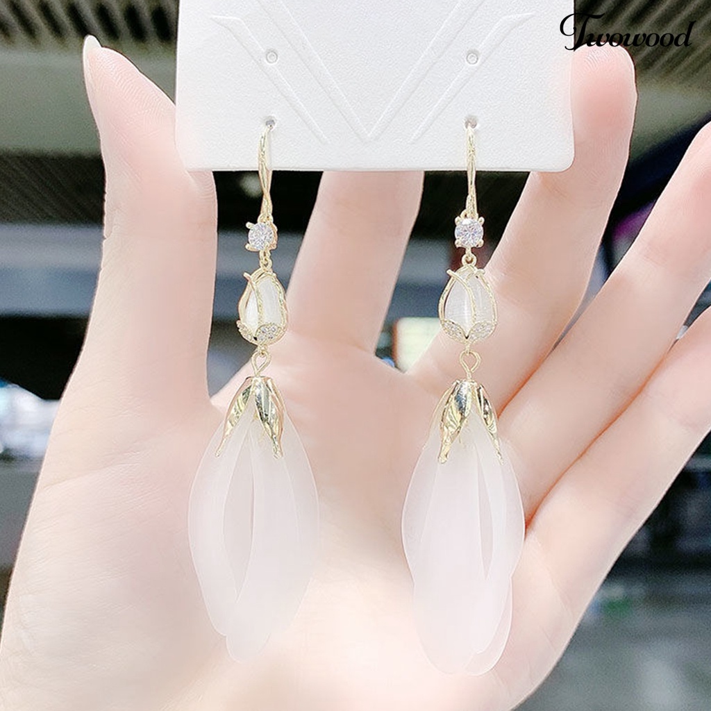1 Pasang Anting Kait Rumbai Panjang Bentuk Kelopak Bunga Warna Putih Tahan Aus Untuk Dekorasi