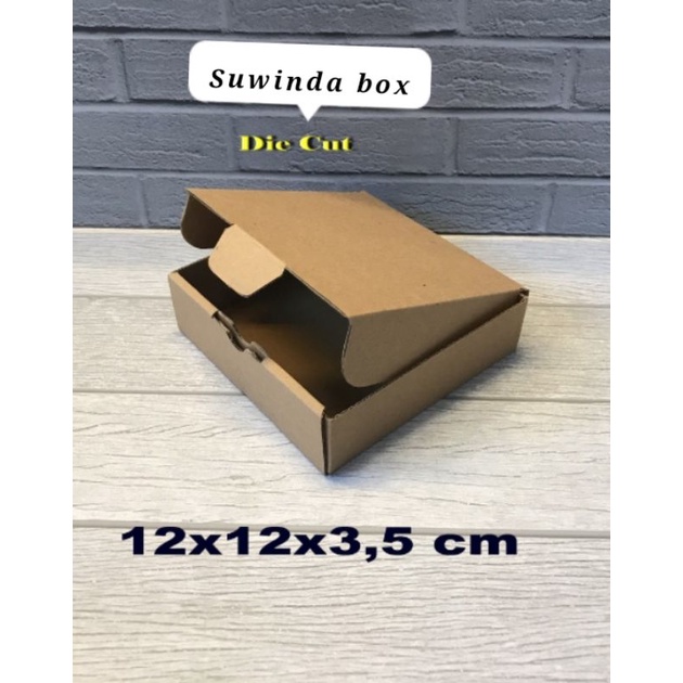 

Kardus / Karton Box Uk. 12x12x3,5 cm..........model Kardus Pizza