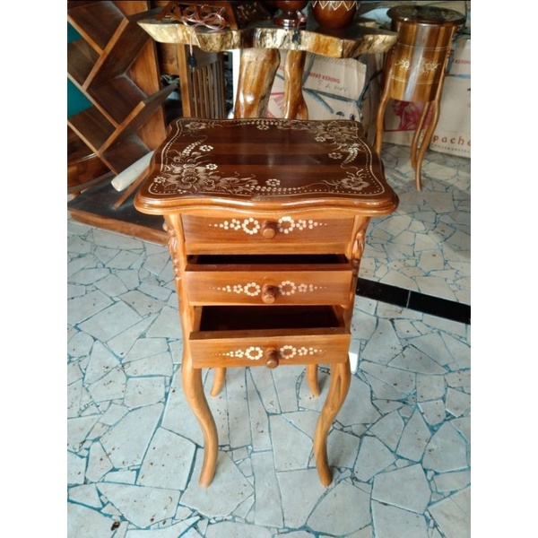 nakas meja kecil meja sudut dari kayu jati