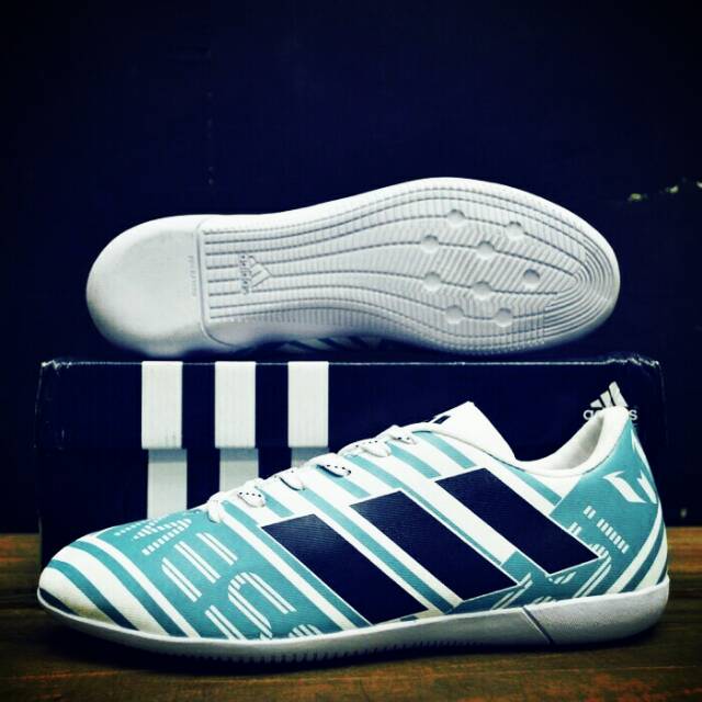 Sepatu Futsal Adidas Nemeziz