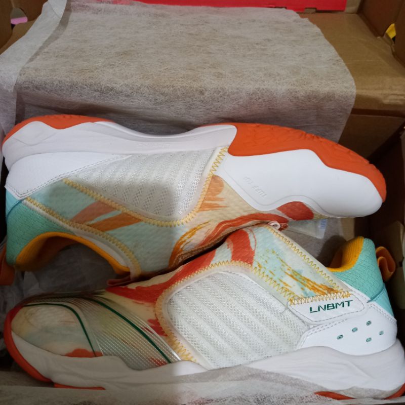 sepatu badminton lining ranger v lite