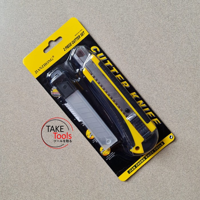 

Promo Bulan Ini Cutter Besar Gagang Karet + Isi Refill Bergaransi