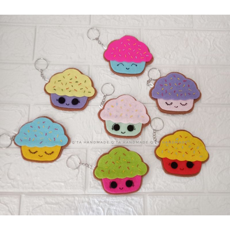 

[ 1 PCS ] AMPLOP LEBARAN FLANEL AMPLOP CUPCAKE AMPLOP LEBARAN LUCU