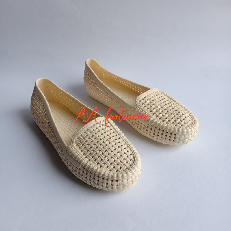 Yumeida Flat Shoes Wanita Karet Pylon Empuk Anti Air