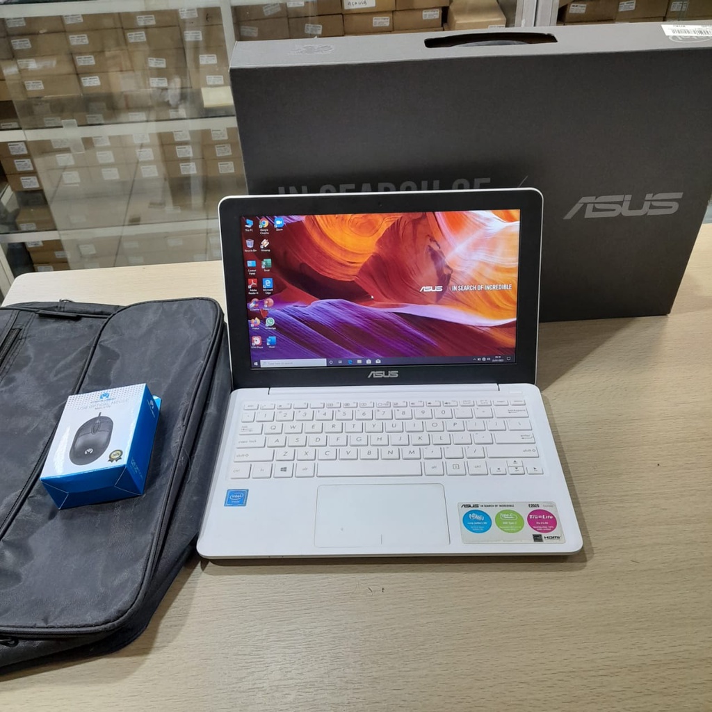 Laptop leptop seken bekas Asus Notebook E202S RAM 2GB 2 gb second Intel CELERON HDD 500GB berkualita