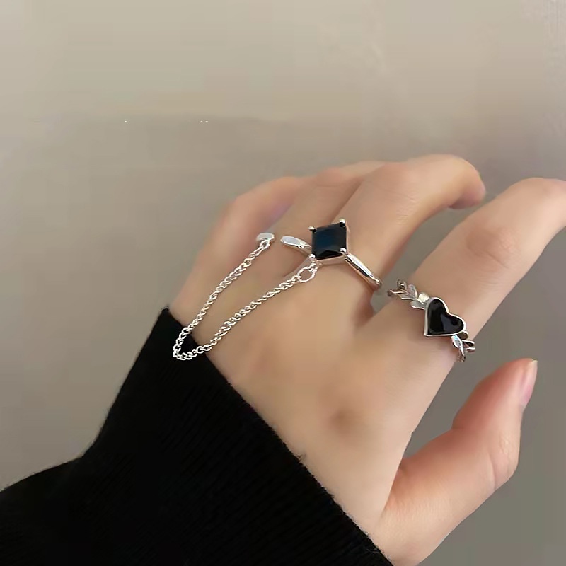 3pcs / Set Cincin Desain Hati Aksen Kristal Warna Hitam Untuk Wanita