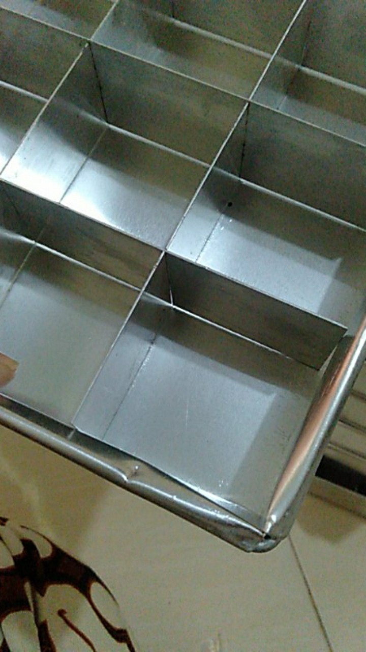 Loyang Bronis Sekat Uk 20x20x4 Isi 16kotak