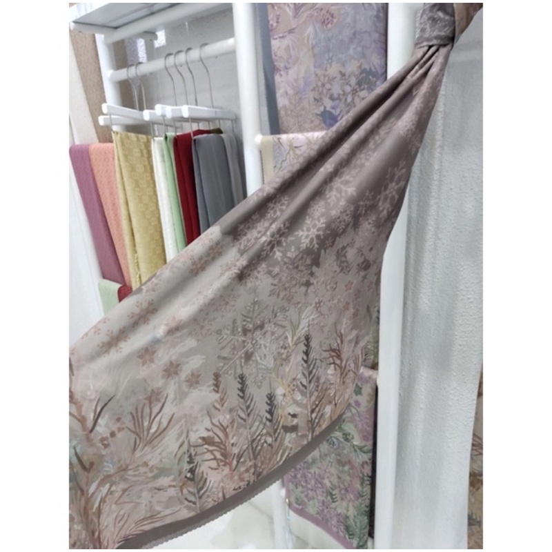 PRELOVED Buttonscarves x Disney Frozen Brunette Satin