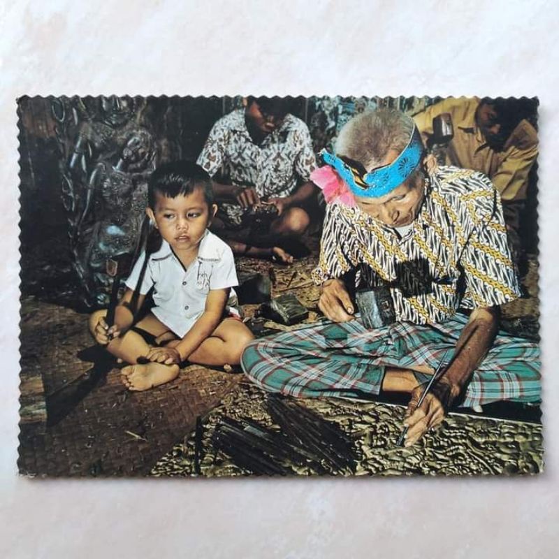 

Kartu Pos Kuno Jadul Foto The Art's of Wood Carving Bali tahun 1980-an