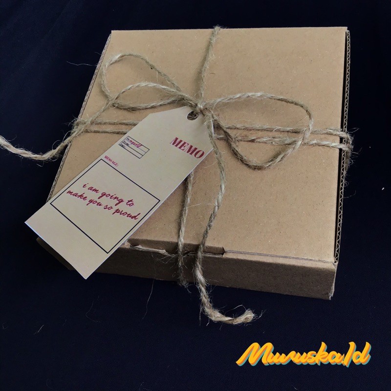 kotak kardus gift box hampers aesthetic hangtag vintage