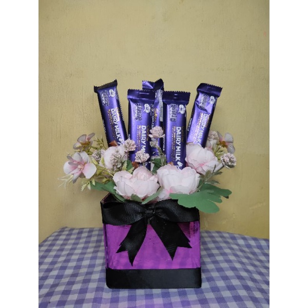 

gift box cokelat cadburry bisa request