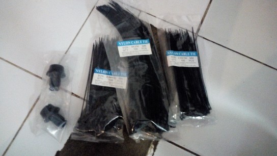 Kabel Ties Cable Tie Kabel Tie 4x250 Mm 25cm Hitam 100pc