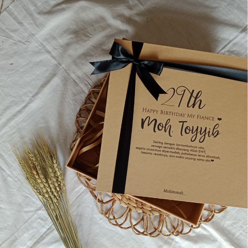 

Kotak kado 30x30x7 || BOX KADO/ BIRTHDAY / WEDDING / HAMPERS / BOX AESTETIK