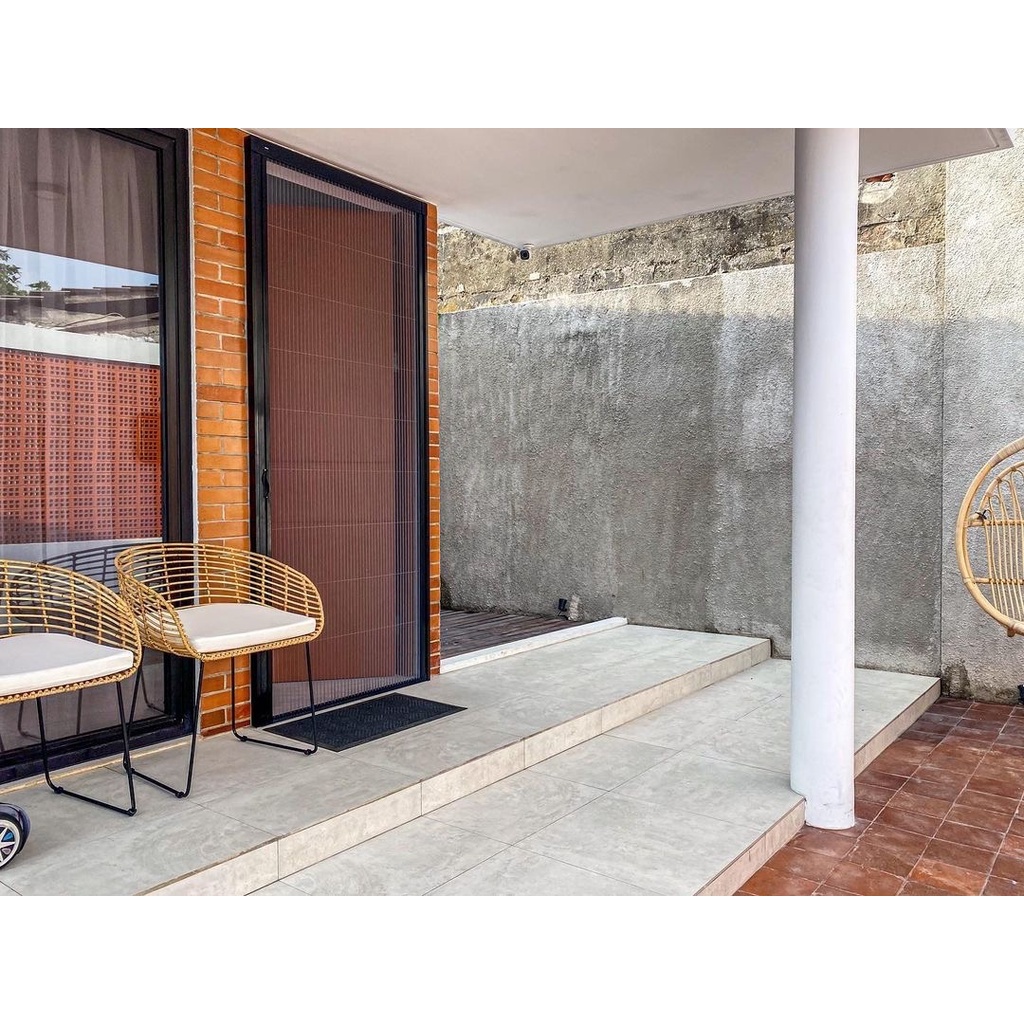 Lipat Door Onna - Pleated Fibreglass