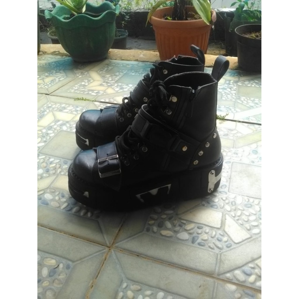 Preloved boots rock