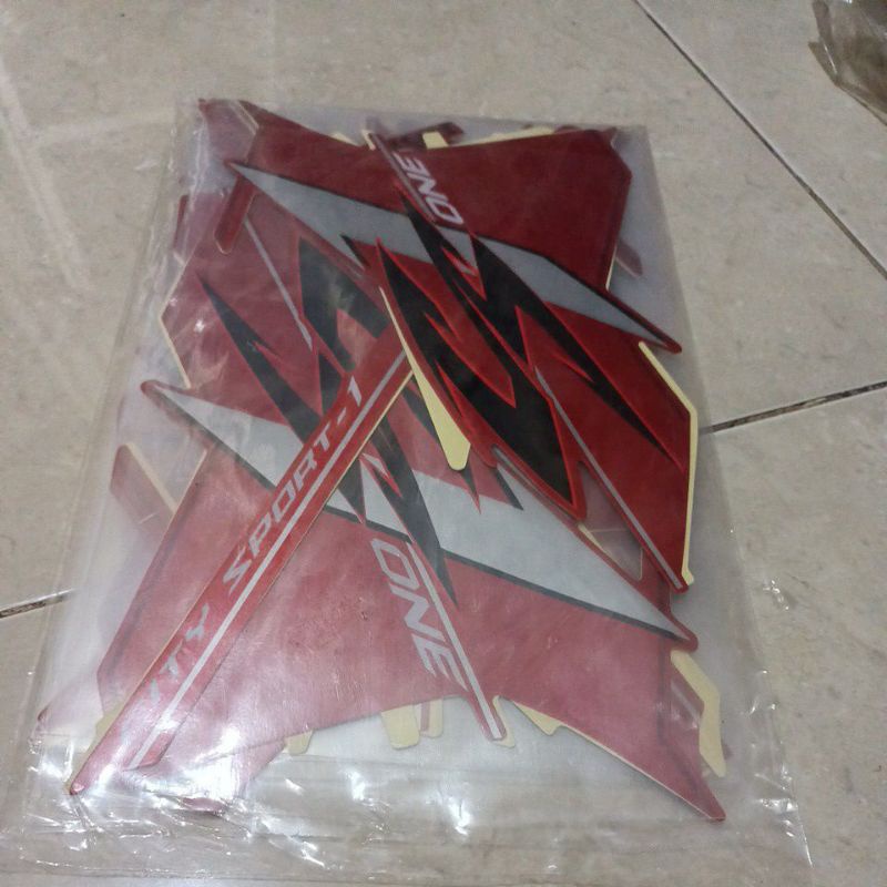 striping stiker les body Honda CS1 2010 merah