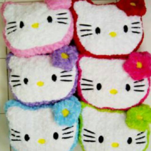 Bantal kepala hello Kitty M