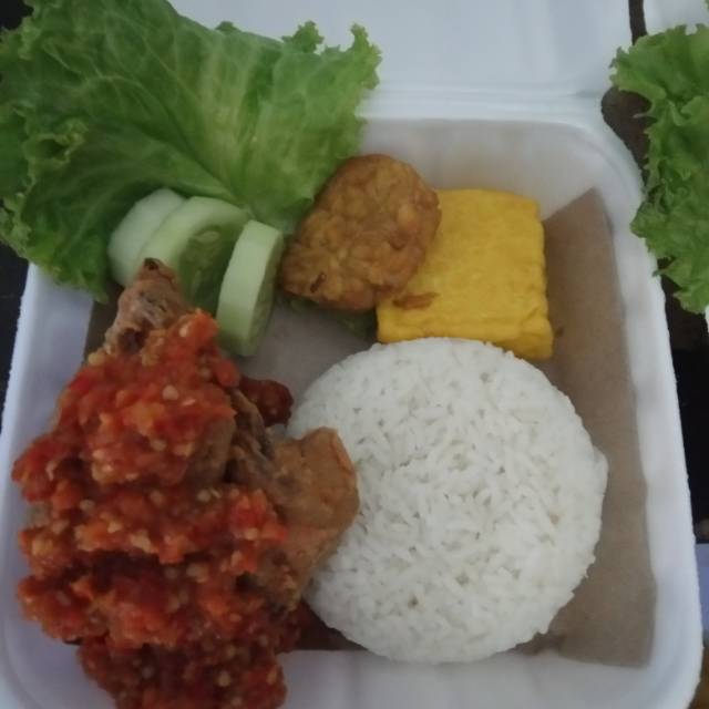 

Ayam geprek mandi cabe