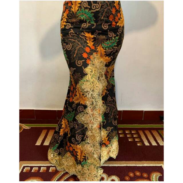 Rok bawahan modifikasi dengan bordir