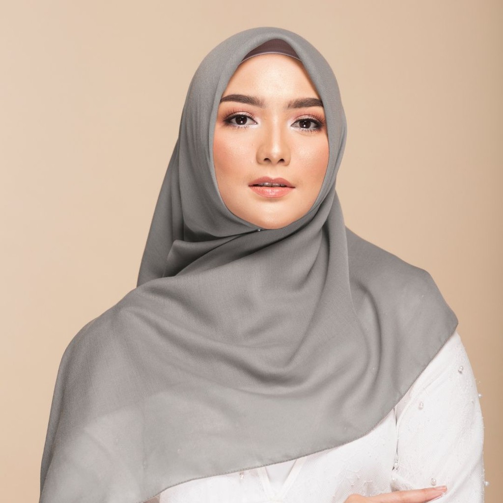 elzatta Jilbab Segi Empat Keisha Sadia Basic 2-804 - Silver grey
