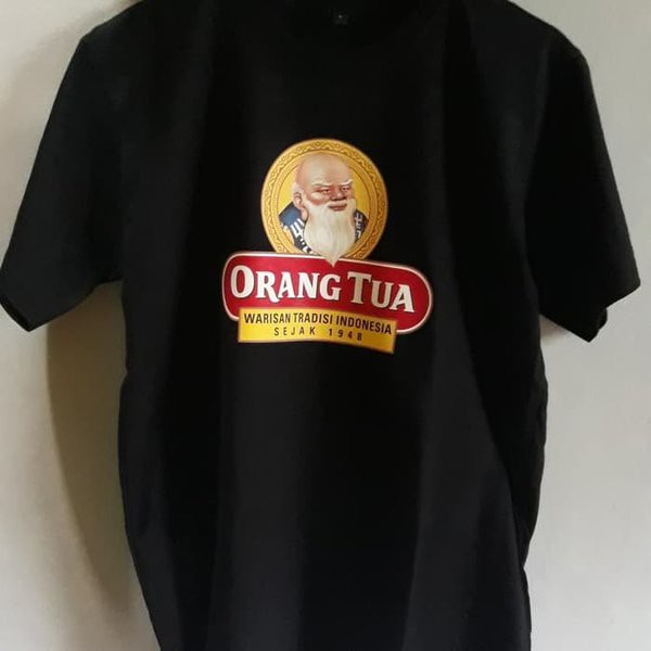 Premium Kaos Anggur Merah Cap Orang Tua Warisan Tradisi Indonesia sejak 1948