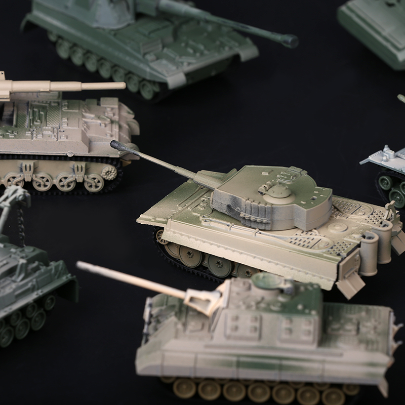 8pcs / Set Mainan Rakit Model Tank Tempur WW2 4D AS-90 M12 Tiger Bahan Plastik Skala 1 / 72