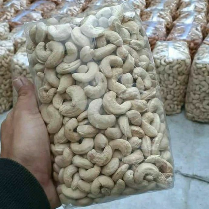 

Kacang mete / kacang mede mentah fresh 1kg(1000gram)