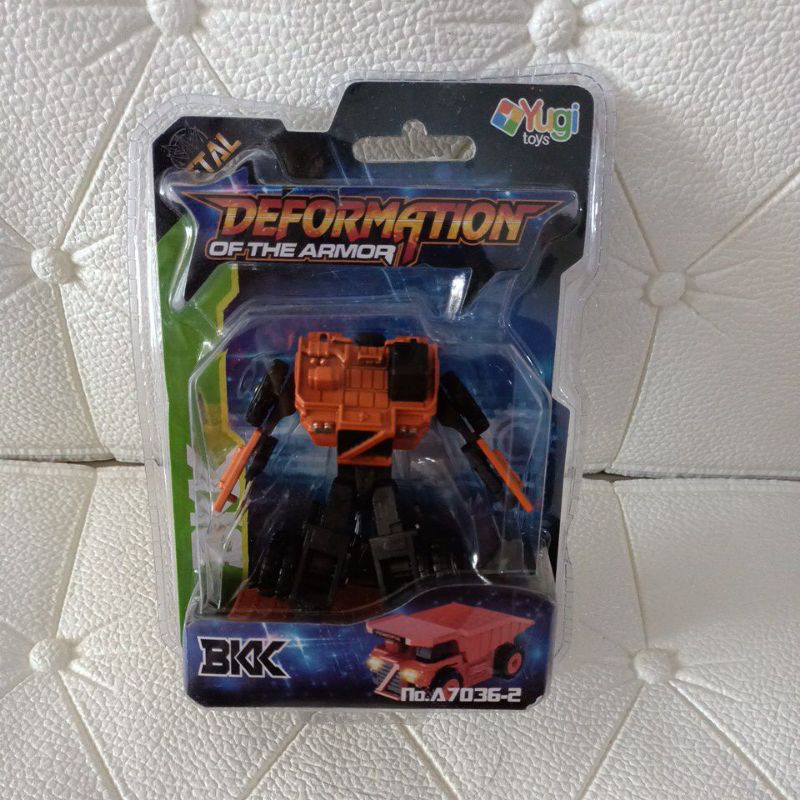 Mainan action figure diecast Deformation of the armor