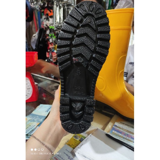 sepatu boot karet YU BANG kuning tinggi 35cm
