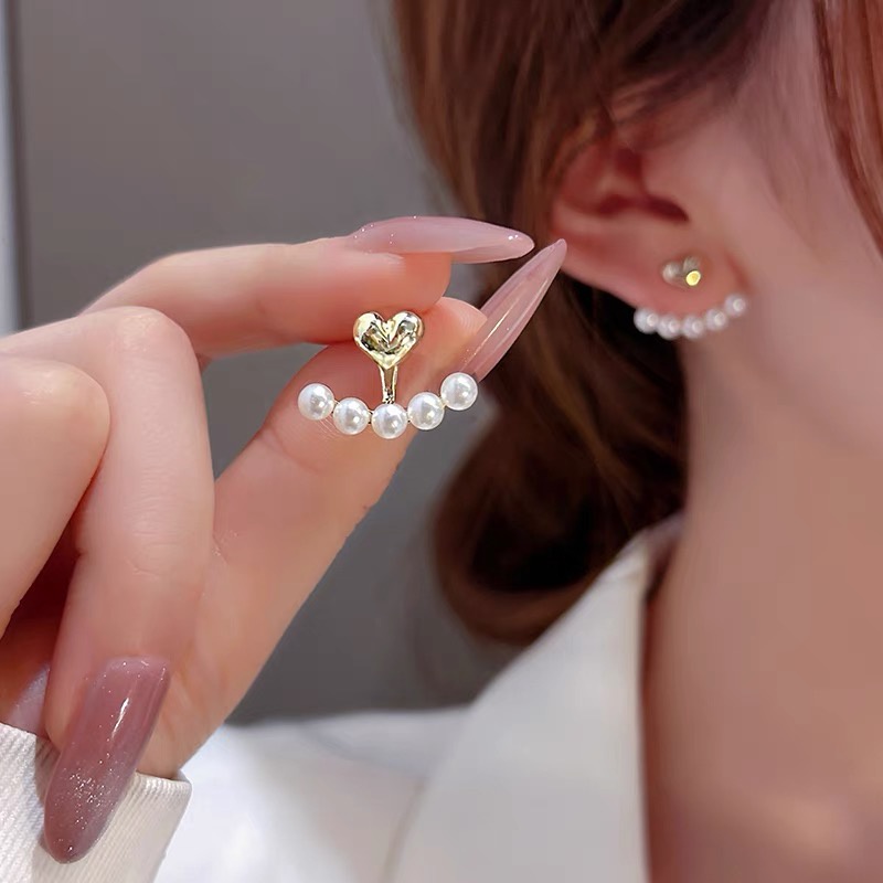 YEEZII Anting Stud Hypoallergenic Bentuk Hati Aksen Mutiara Warna Emas Gaya Retro Untuk Wanita