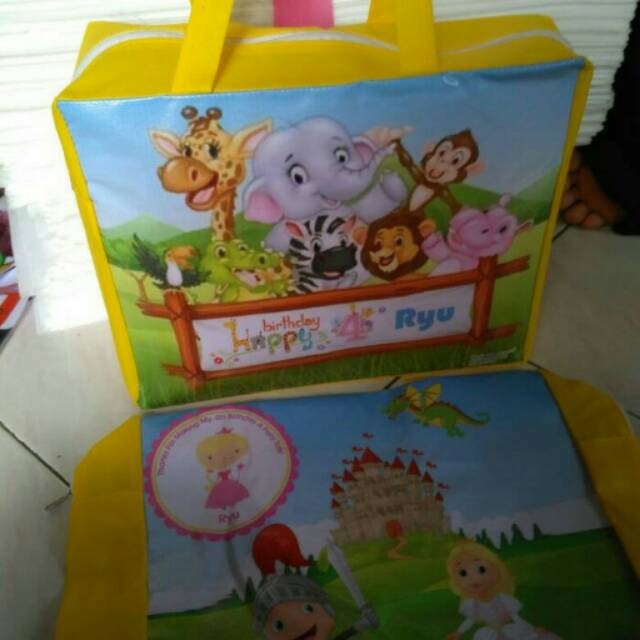 

Tas souvenir ultah model resleting kombinasi mika