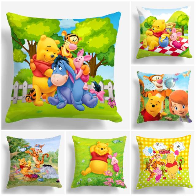 BANTAL SOFA PRINT MOTIF POOH AND FRIENDS 40X40 CM