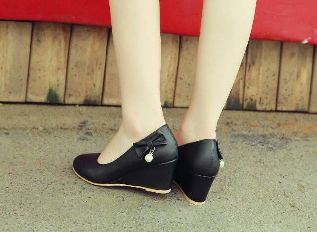 Wedges kantor pita samping ab13