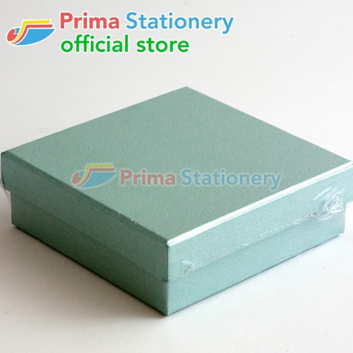 

Terlaris Kotak Kado ukuran 16x16x4cm Warna Polos - Putih