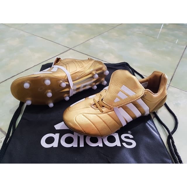 Soccer Adidas Predator Mania FG - Gold