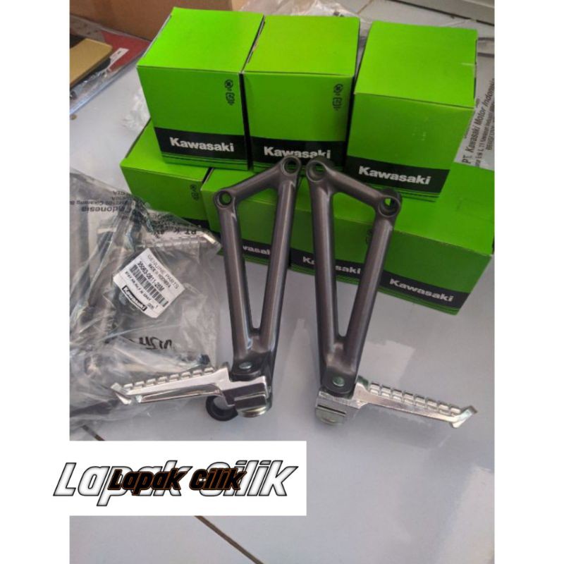 FOOTSTEP BELAKANG NINJA RR POSTEP BELAKANG NINJA RR ORIGINAL FOOTSTEP KAWASAKI NINJA RR ORIGINAL