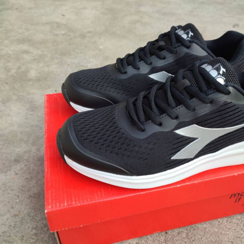 Diadora Amadeo "Black"