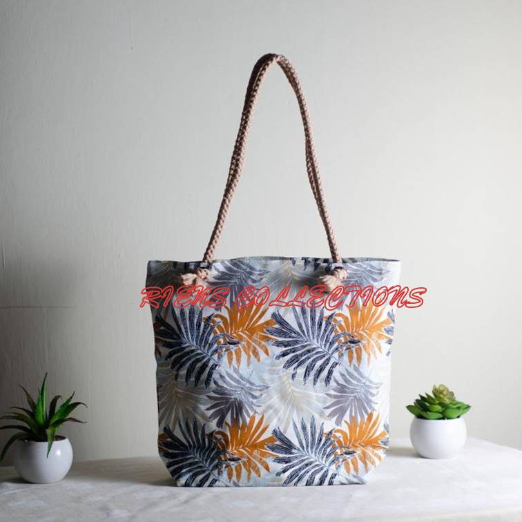 RIENS COLLECTIONS. TOTEBAG TALI SUMBU KEPANG KANVAS MOTIF FLORAL PALM ORANGE