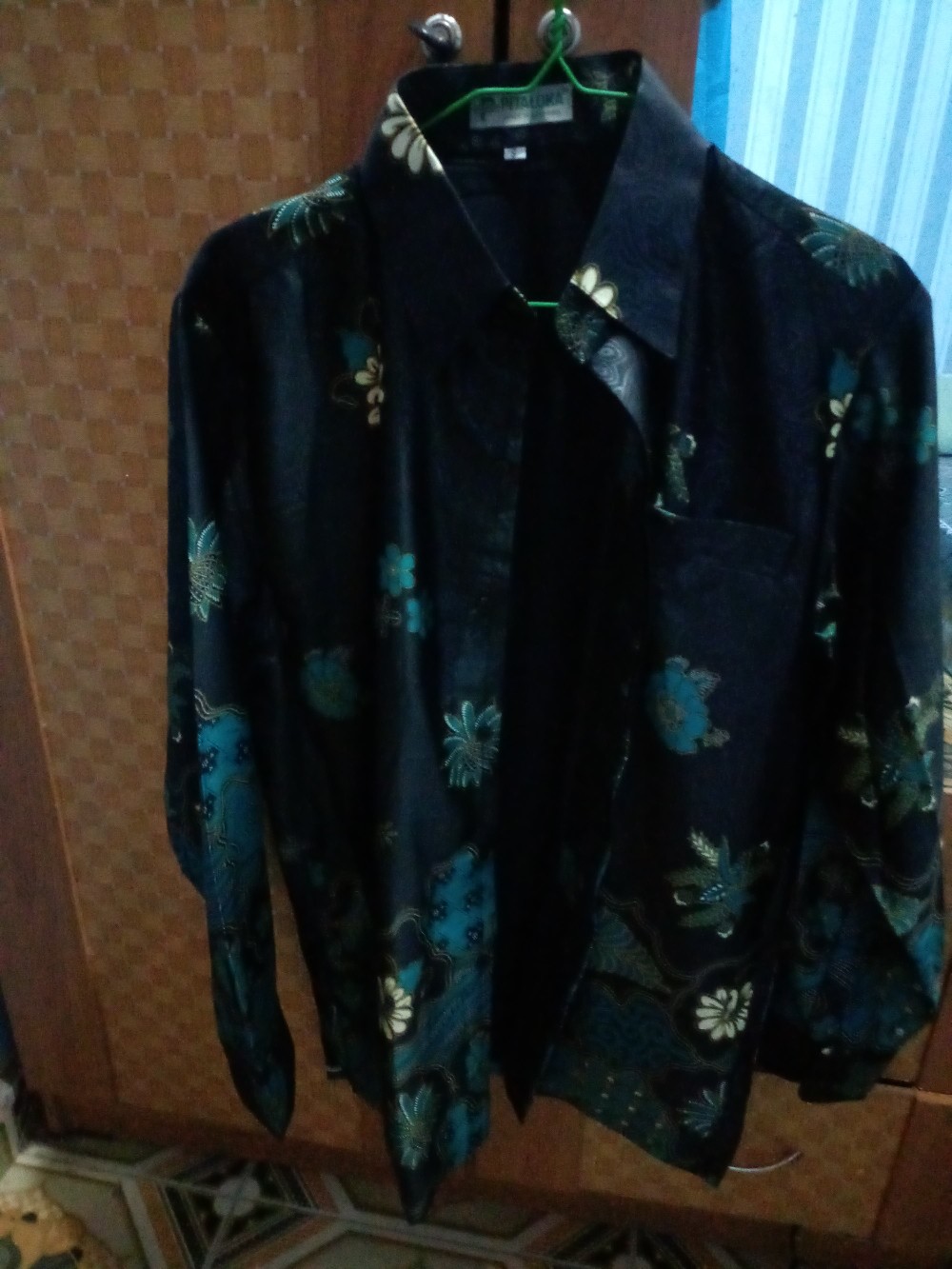 Kemeja Batik Pria Semi Sutra Emboz Exclusive Puring Istimewa Bahu Pakai Busa