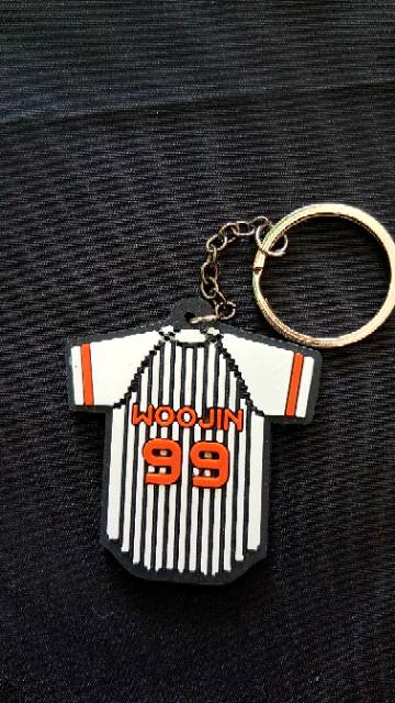 WANNA ONE JERSEY KEYCHAIN GANTUNGAN KUNCI KPOP