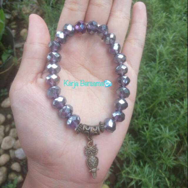 Gelang batu kristal juntai charm perak bakar