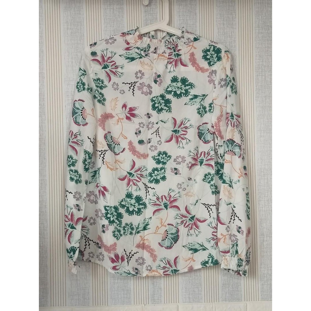 Isuga Jeans Textured Mockneck Blouse / Blouse Lengan Panjang