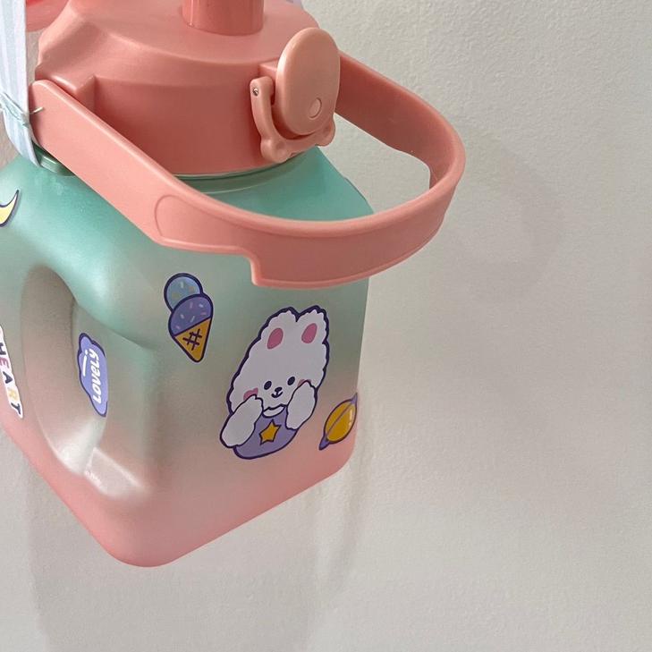 ✴ Botol Minum Gemoy Kotak Gradasi Viral Kapasitas 1,3 Liter ➷