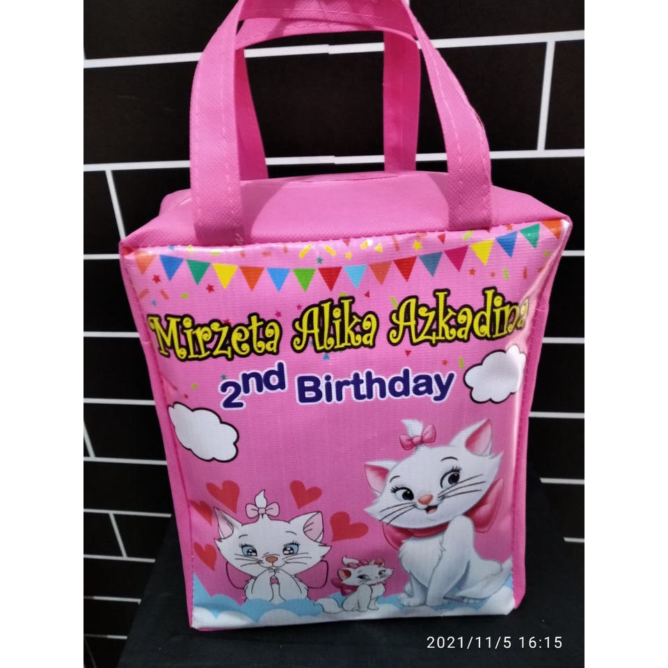 

Tas Souvenir Resleting Ukuran 35 x 13 x 30 / Tas Souvenir Acara Costume Desain