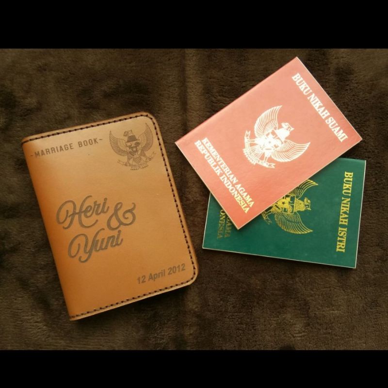 

Cover Buku Nikah unik bahan Kulit Sapi Asli Free gravir nama dll