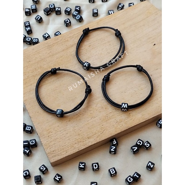 Gelang kekinian inisial huruf dadu hitam tali Korea ukuran 2mm, gelang tali koreaanti air Cocok untuk pria dan wanita