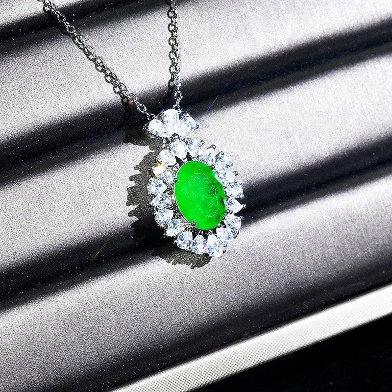 Kalung Rantai Dengan Liontin Batu Emerald Inlaid Mewah Untuk Wanita Pt950