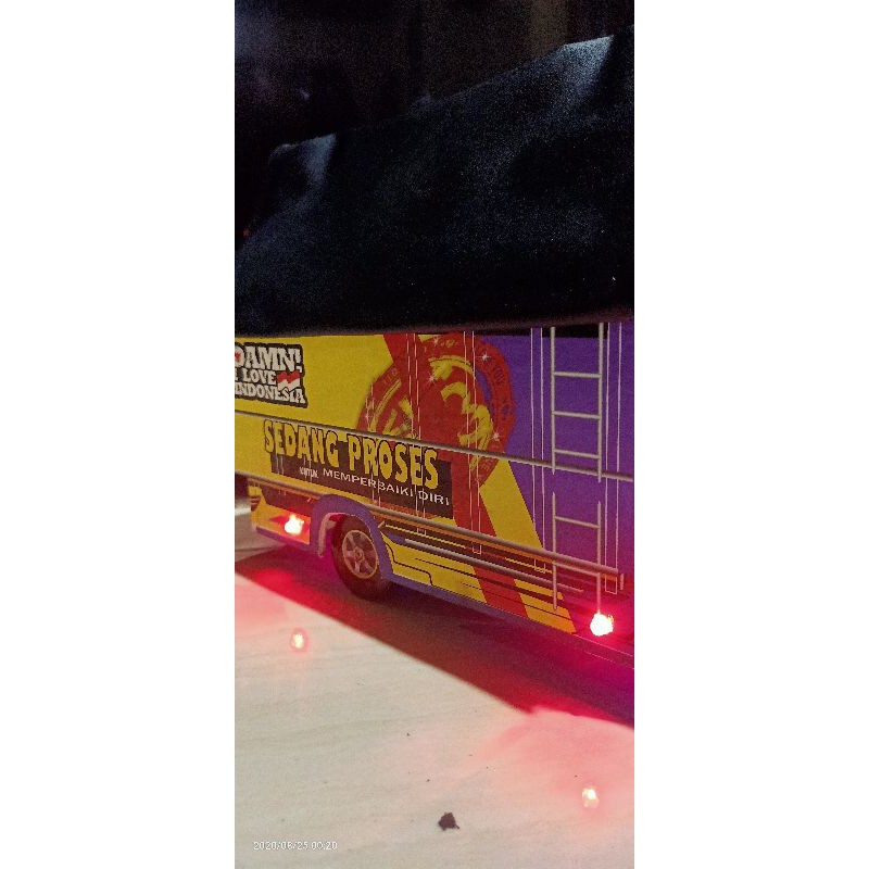 Miniatur truk anti gosip variasi lampu dan terpal Shopee Miniatur truk anti gosip variasi lampu dan terpal Shopee